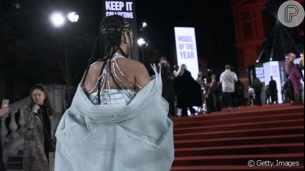 Rihanna aposta no vestido verde menta no look do Fashion Awards 2019