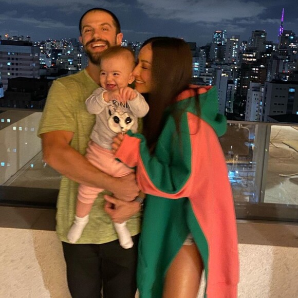 Sabrina Sato e Duda Nagle fizeram uma festa do primeiro aniversário da filha