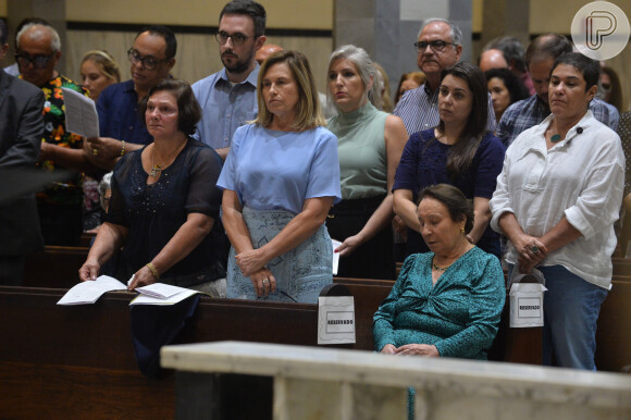 Mãe de Gugu Liberato relembra o apresentador em missa de sétimo dia