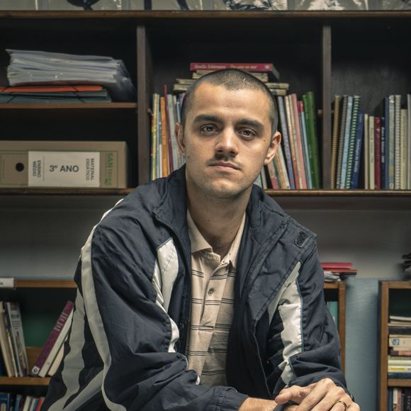 Felipe Simas fez agradecimento ao se referir aos funcionários da escolinha na qual estudava seu filho, Joaquim