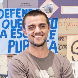 Felipe Simas vai voltar às novelas em 'Salve-se Quem Puder' como Téo, namorado de Úrsula (Aline Dias)