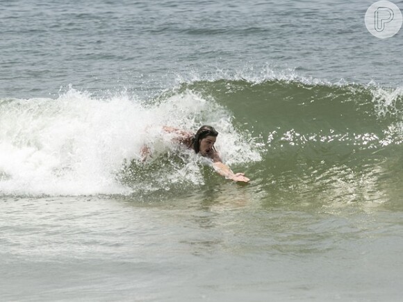 Romulo Neto aproveitou para pegar umas ondas em Copacabana