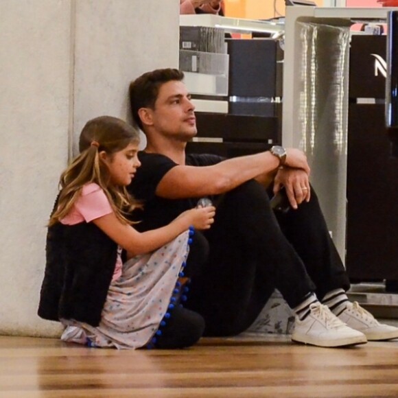 Cauã Reymond fez uma postagem cheia de afeto sobre a conquista da filha, Sofia: 'Como pai me emociona'