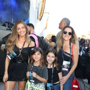 No Rock in Rio, a menina foi com a mãe, Grazi Massafera, no show de Anitta