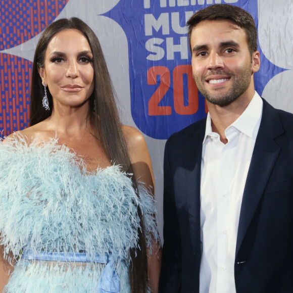 Marido de Ivete Sangalo, Daniel Cady encantou web com vídeo das filhas gêmeas nesta quinta-feira, 19 de dezembro de 2019