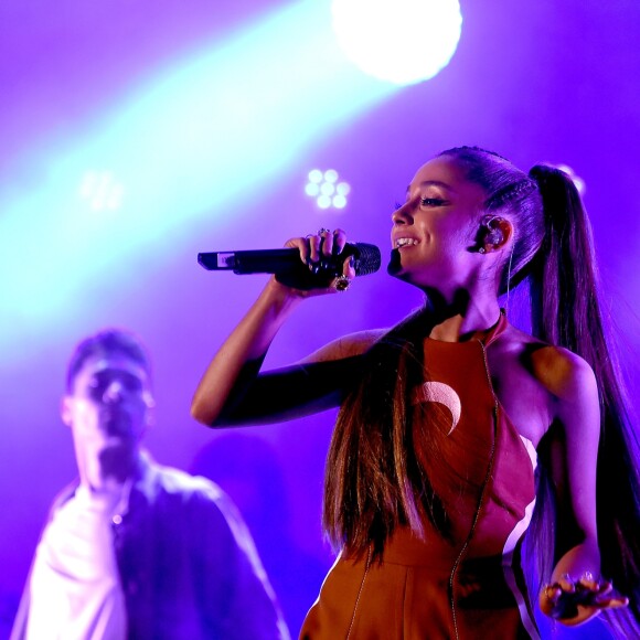 Bruna Marquezine escolheu uma fantasia inspirada na americana Ariana Grande