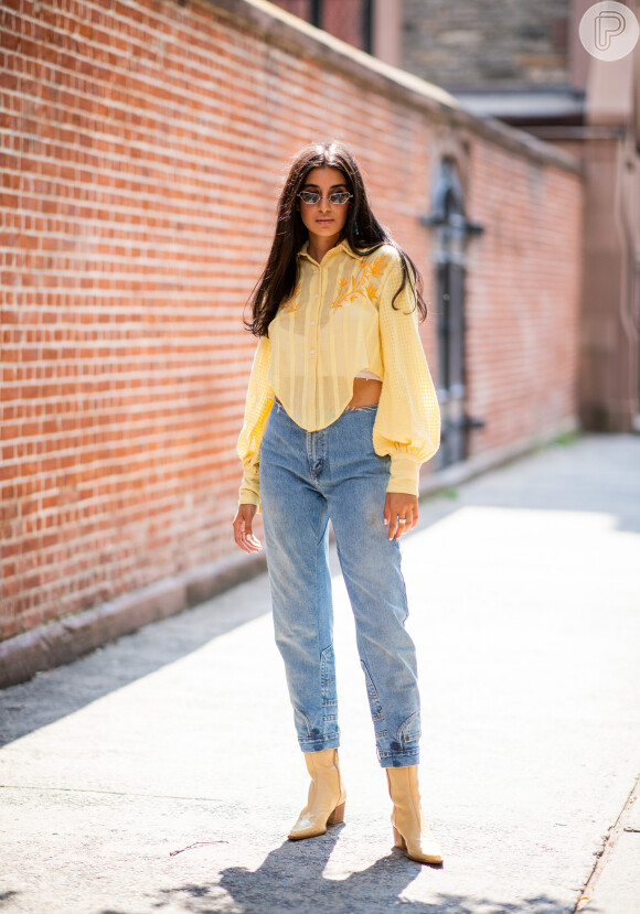 Foto: Jeans na moda: a camisa social dourada é uma alternativa fashion para  quem não abre mão de peças mais 'elegantes' no look do dia a dia -  Purepeople