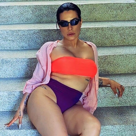 De biquíni, Cleo colecionou elogios ao compartilhar fotos na sua conta de Instagram: 'Zero defeitos'