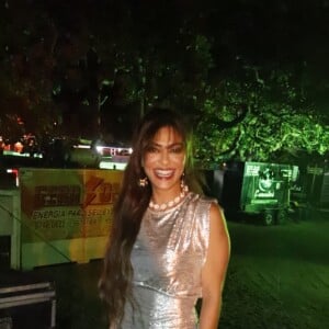 Juliana Paes aposta em look estiloso com brilho para festa de pré-ano novo no Ceará neste domingo, dia 29 de dezembro de 2019