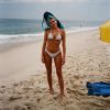 Bruna Marquezine usa biquíni cavado da marca Inamorata Woman, grife de beach e underwear criada pela norte-americana Emily Ratajkowski