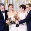 Daniel Day-Lewis, Jennifer Lawrence, Anne Hathaway e Christoph Waltz posam com suas estatuetas na 85ª cerimônia do Oscar, no Dolby Theatre de Los Angeles, em 24 fevereiro de 2013
