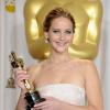Jennifer Lawrence, escolhida melhor atriz, posa na cerimônia do Oscar 2013