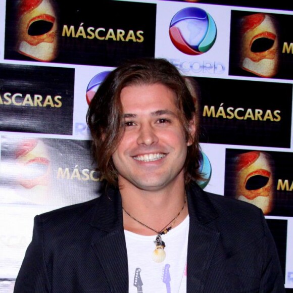 Dado Dolabella procura médico para saber se terá filhos saudáveis com prima