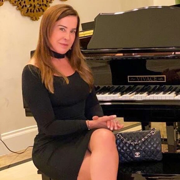 Zilu Godoi usa vestido curto com gargantilha preta para curtir noite nos EUA em foto publicada nesta segunda-feira, dia 06 de janeiro de 2019