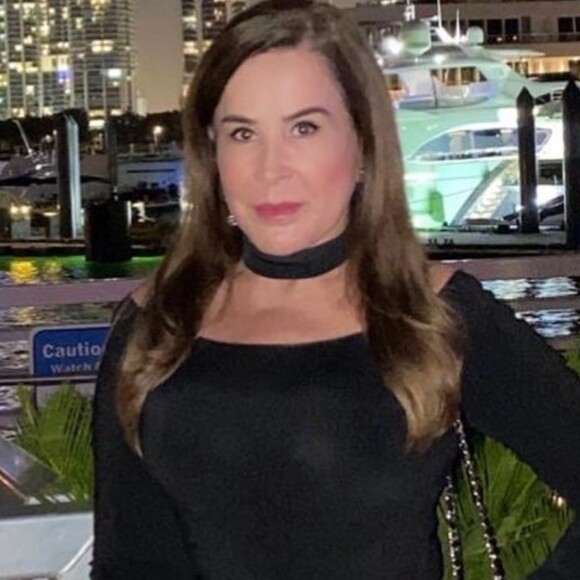 Zilu Godoi apostou em um vestido preto para curtir noite nos EUA em foto publicada nesta segunda-feira, dia 06 de janeiro de 2019