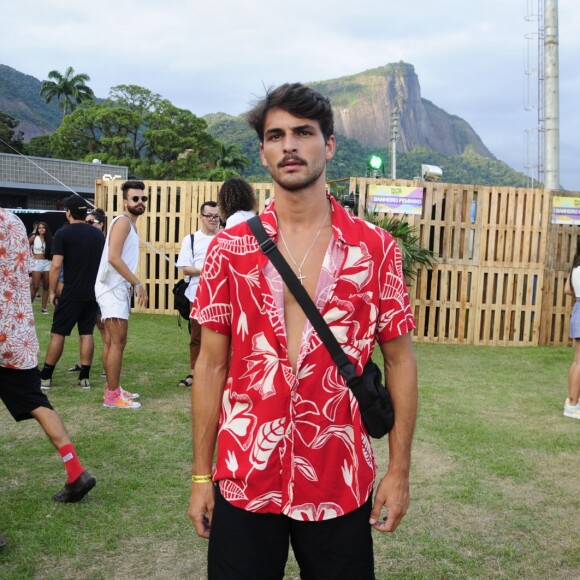 Breno Leone curte ensaio de Carnaval de Anitta no Jockey Club, na zona sul do Rio de Janeiro, na noite deste domingo, 12 de janeiro de 2019