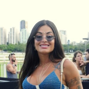 Aline Riscado curte ensaio de Carnaval de Anitta no Jockey Club, na zona sul do Rio de Janeiro, na noite deste domingo, 12 de janeiro de 2019