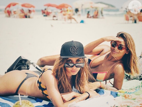 Anitta é dona de um beachwear poderoso e repleto de trends