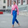 Calça jeans na moda em 2020: grandpa jeans, o modelo da 'calça do vovô', já é hit entre fashionistas