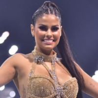 Top de brilhante e saia com franjas: o look de Munik Nunes em ensaio de Carnaval