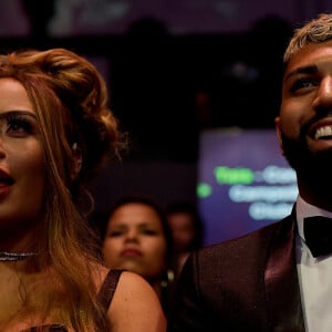 Rafaella Santos e Gabigol passariam o réveillon juntos na Bahia, mas segundo o jornal 'Extra' o pai da influencer proibiu a ida do jogador para a casa onde estavam