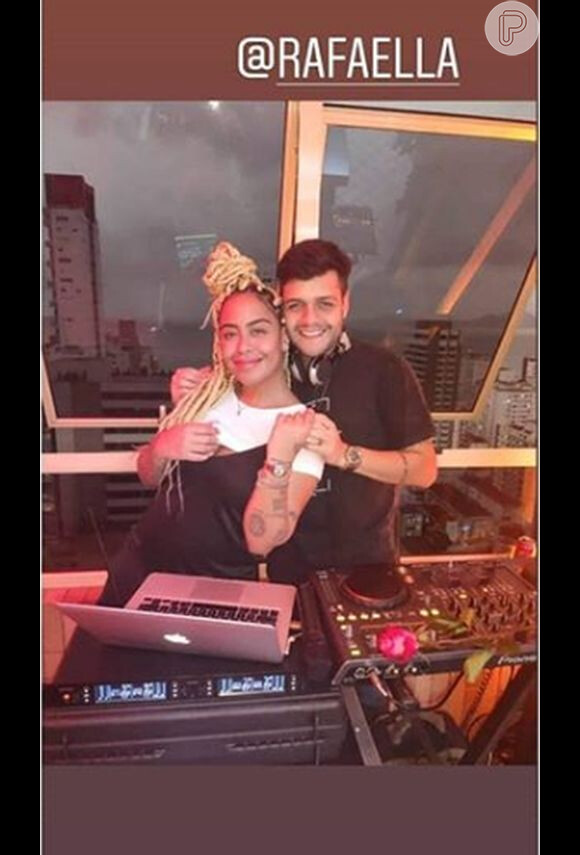 Rafaella Santos apareceu ao lado do DJ Luan Pantel e sua barriguinha roubou a cena