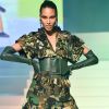 Moda militar é tendência da Primavera/Verão em desfile do Jean-Paul Gaultier na alta-costura de Paris