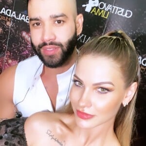 Andressa Suita se divertiu ao ver Simaria elogiando o marido, Gusttavo Lima