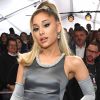 Ariana Grande aposta em vestido de tule de cinza com supervolume para o Grammy 2020