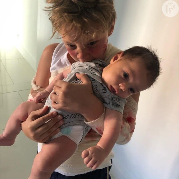 Davi Lucca e o irmão, Valentin, encantam com fotos juntos nas redes sociais da mãe, Carol Dantas