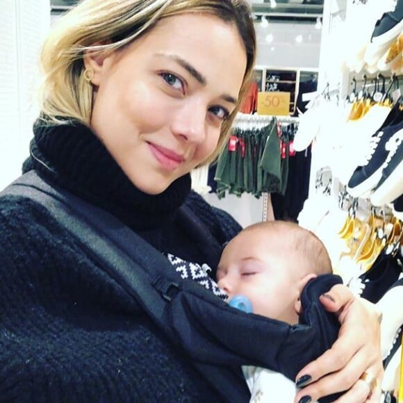 Carol Dantas viajou para Paris com Davi Lucca e seu filho mais novo, Valentin