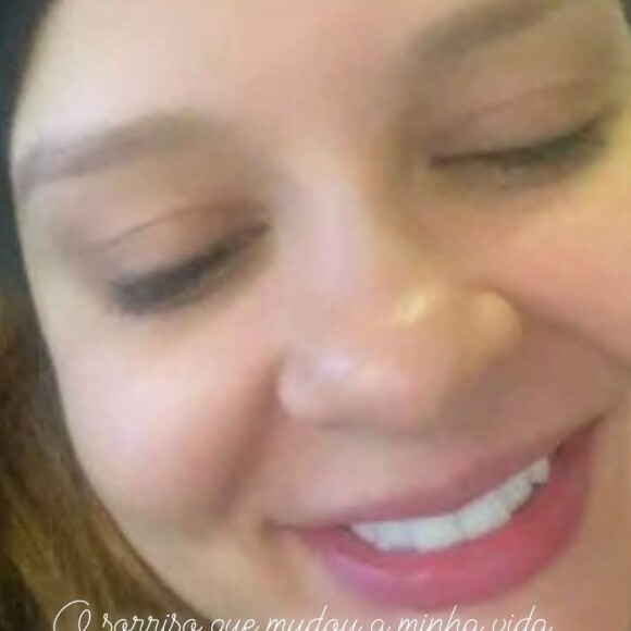 Fernando Zor, em vídeochamada com Maiara, elogia sorriso da namorada