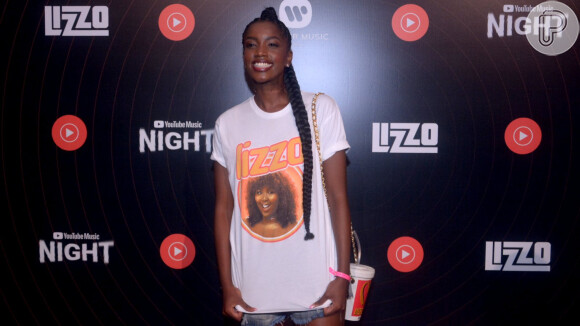 Iza usa t-shirt personalizada com rosto de Lizzo em pocket show da americana no Youtube Space, no Rio de Janeiro, na noite desta quinta-feira, 06 de fevereiro de 2020