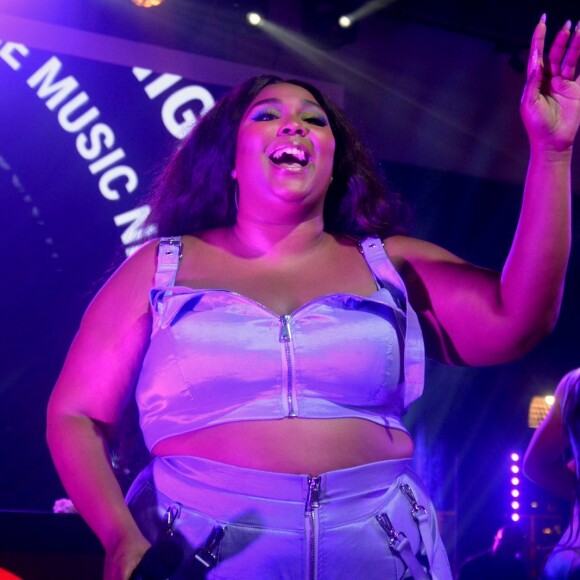 Iza realizou pocket show no Youtube Space, no Rio de Janeiro, na noite desta quinta-feira, 06 de fevereiro de 2020