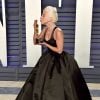 Lady Gaga, de Alexander McQueen, caprichou no volume de seu vestido