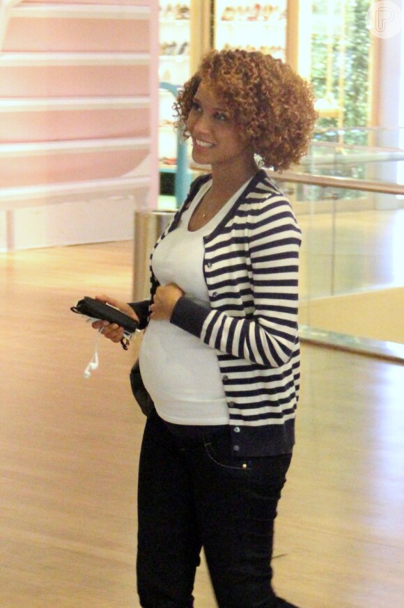 Taís Araújo está grávida de seis meses, de Maria Antonia, fruto do relacionamento com Lázaro Ramos
