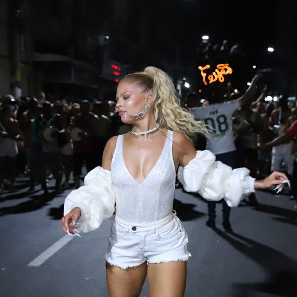 Luísa Sonza dispensa dieta e foca em exercícios para desfilar pela Grande Rio no Carnaval: 'Eu sei que é uma maratona. Então tem que estar preparada. Vou fazer um aeróbico para ficar mais forte'