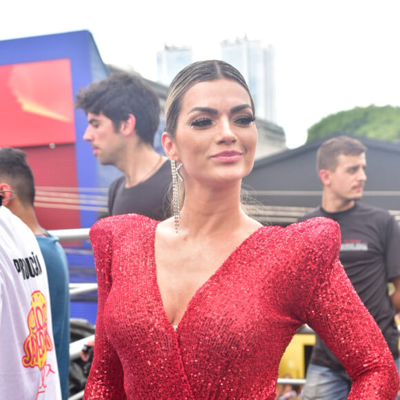 Kelly Key roubou a cena com um look cheio de glamour e sensualidade