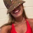 Thyane Dantas fez selfie com o bucket hat da coleção Disney X Gucci