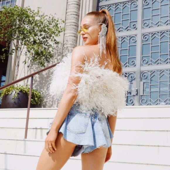 Marina Ruy Barbosa escolheu maxi ear cuff para look de Carnaval