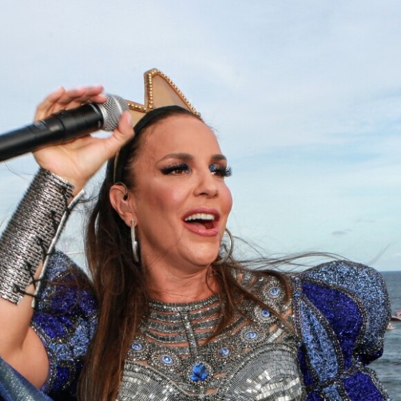 Ivete Sangalo comanda o bloco Coruja, no Circuito Barra-Ondina