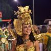 Paolla Oliveira brilhou como rainha de bateria da Grande Rio no domingo (23)