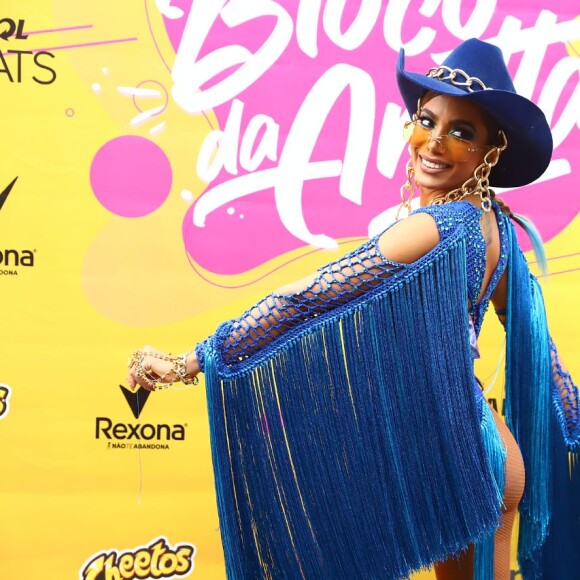 Anitta está solteira: cantora fala sobre romance com empresário, mas nega namoro