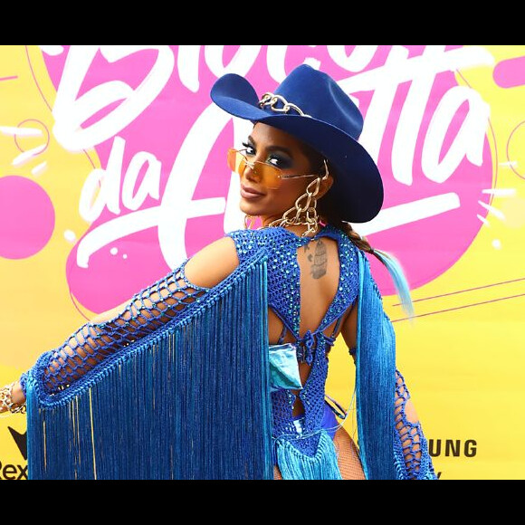 Anitta se afirma solteira após rumor de namoro com empresário Gabriel David. Veja declaração da cantora neste sábado, dia 29 de fevereiro de 2020