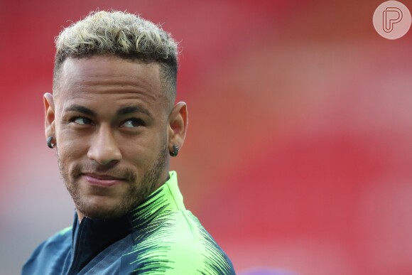 Neymar provoca em foto e famosos aderem