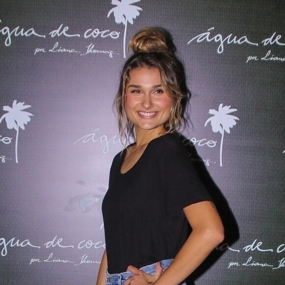 Sasha Meneghel adicionou risadas e emoji batendo palma na foto postada pela mãe