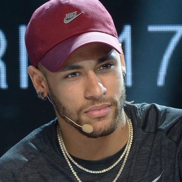 Neymar está vivendo um relacionamento