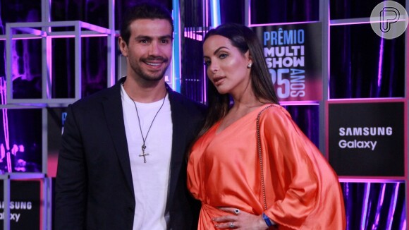 Carla Prata engatou romance com Mariano, da dupla com Munhoz, em maio de 2018