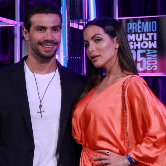 Carla Prata engatou romance com Mariano, da dupla com Munhoz, em maio de 2018
