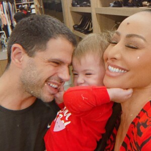 Zoe, filha de Sabrina Sato e Duda Nagle, ficou animada ao se ver quando era recém-nascida